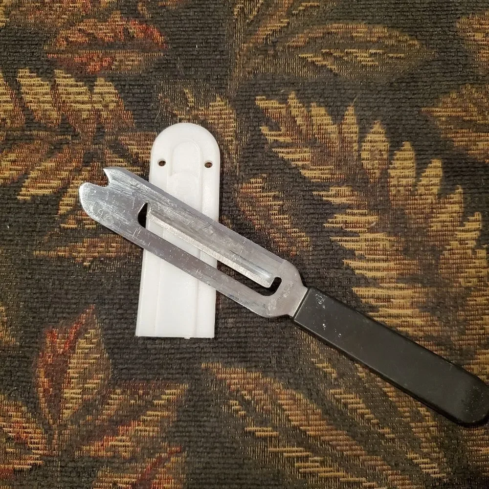 Pampered Chef Cheese knife spreader